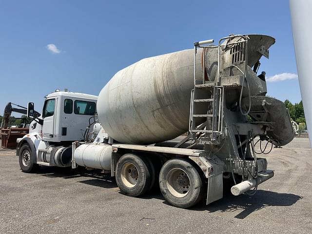Image of Peterbilt 567 equipment image 4