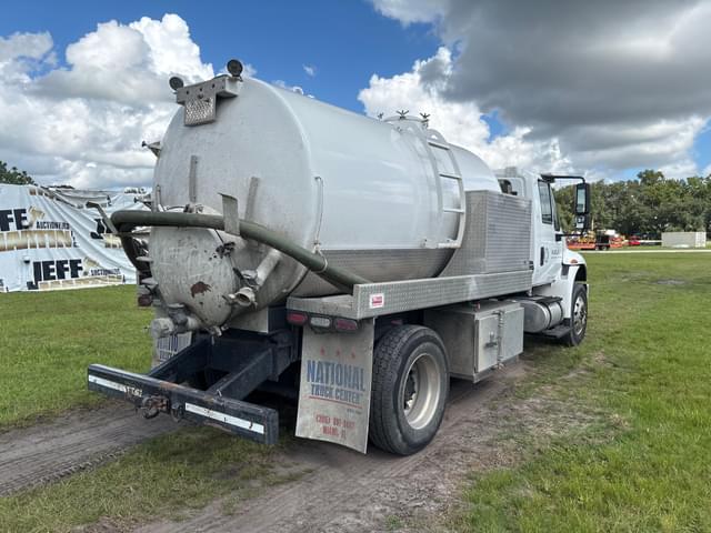 Image of International Dura Star 4400 equipment image 4