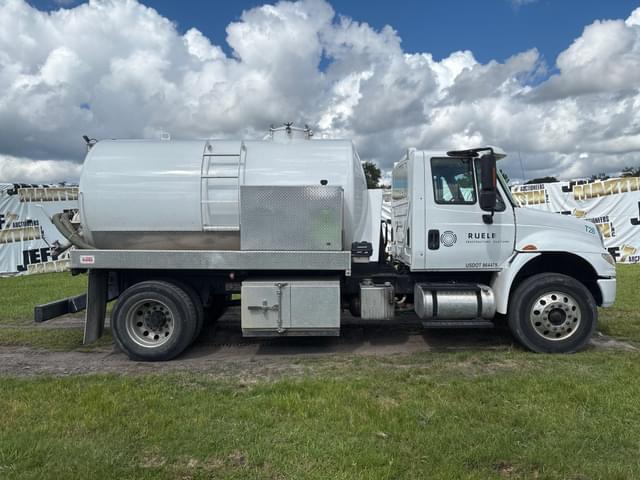 Image of International Dura Star 4400 equipment image 3