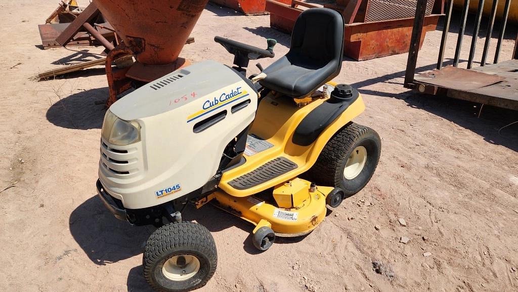 Image of Cub Cadet LT1045 Image 0