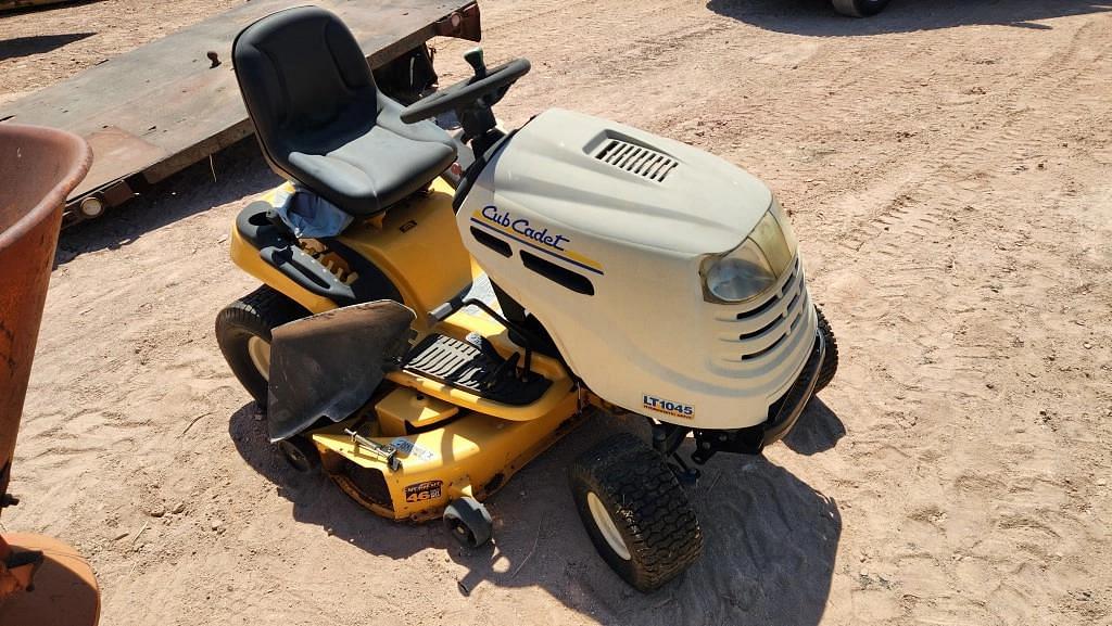 Image of Cub Cadet LT1045 Image 1