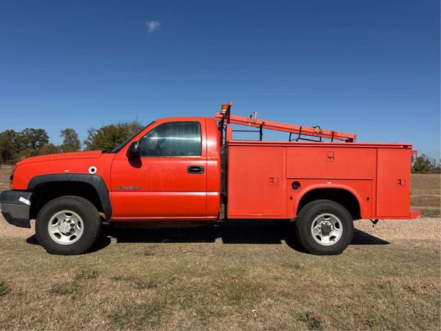 Image of Chevrolet 2500 equipment image 2