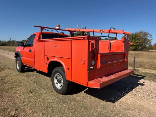 Image of Chevrolet 2500 equipment image 3