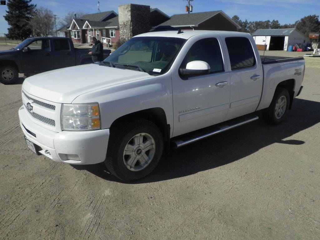 2011 Chevrolet 1500 Equipment Image0