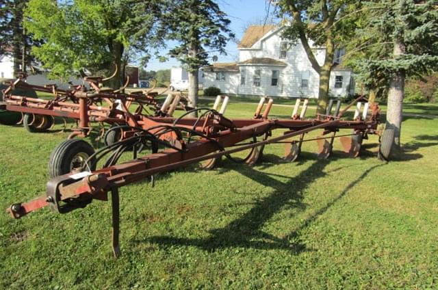 Image of International Harvester 720 equipment image 1