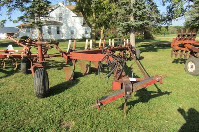 Image of International Harvester 720 equipment image 2