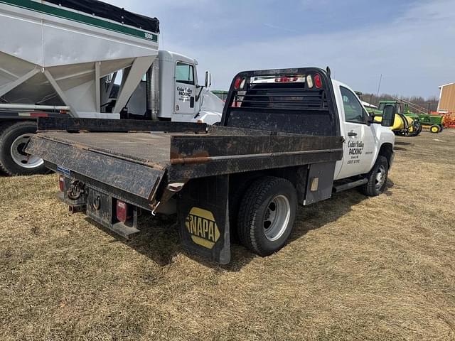 Image of Chevrolet 3500HD equipment image 3