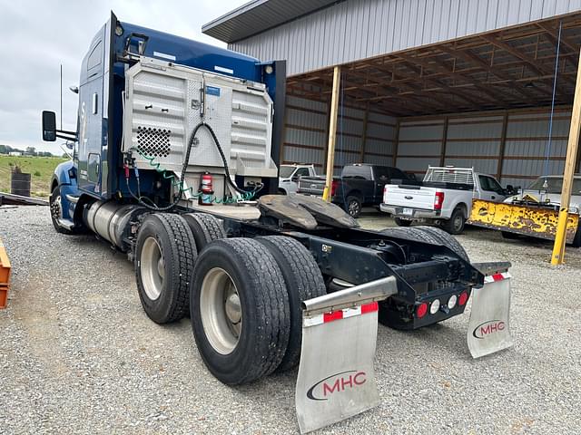 Image of Kenworth T680 equipment image 3