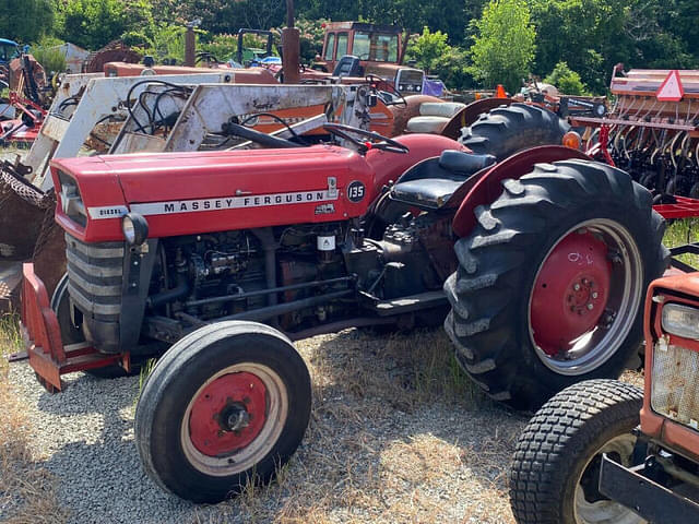 Image of Massey Ferguson 135 equipment image 3