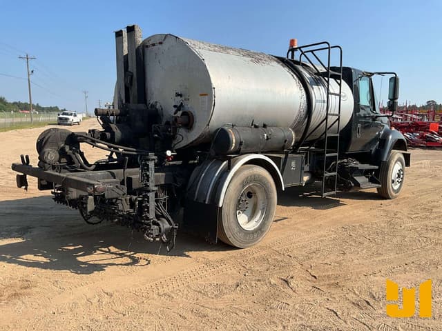 Image of International 7300 equipment image 4