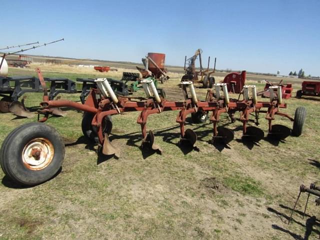 Image of International Harvester 770 equipment image 3