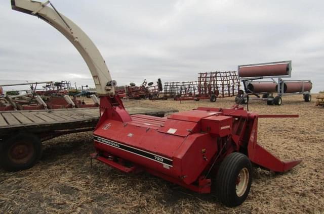 Image of International Harvester 720 equipment image 3