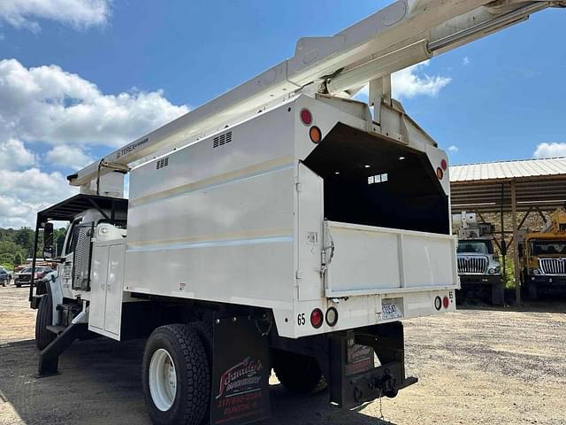 Image of Freightliner M2 106 equipment image 2