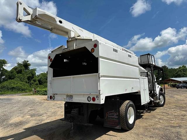 Image of Freightliner M2 106 equipment image 4
