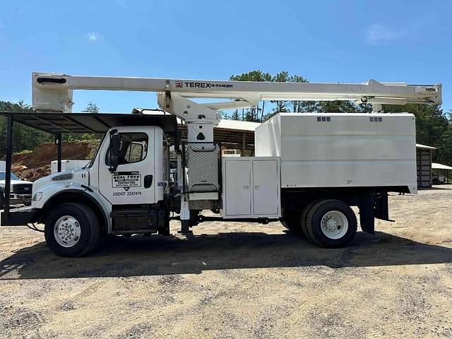 Image of Freightliner M2 106 equipment image 1