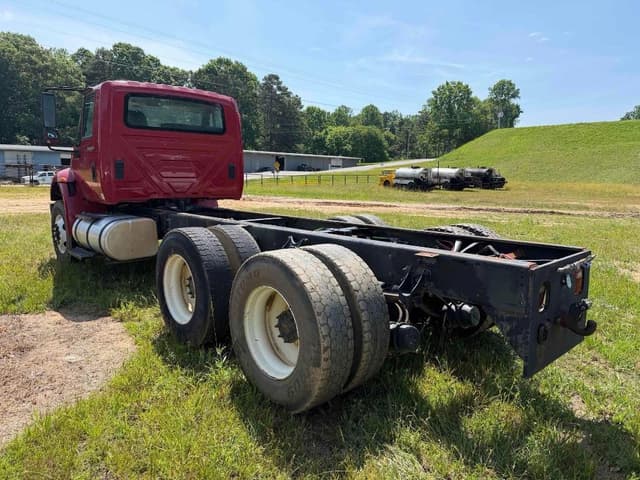 Image of International DuraStar 4400 equipment image 3