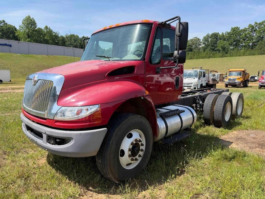2014 International DuraStar 4400 Equipment Image0
