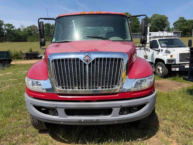 Image of International DuraStar 4400 equipment image 4
