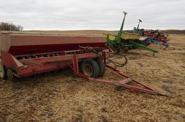 Image of International Harvester 620 equipment image 1