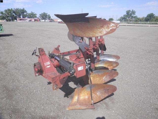 Image of International Harvester 140 equipment image 2