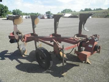 Main image International Harvester 140