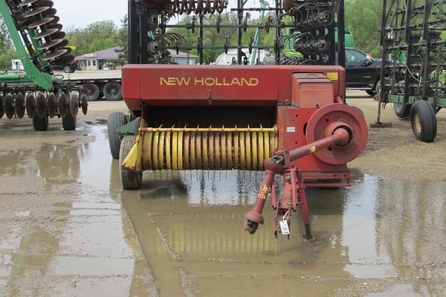 Image of New Holland 276 equipment image 1