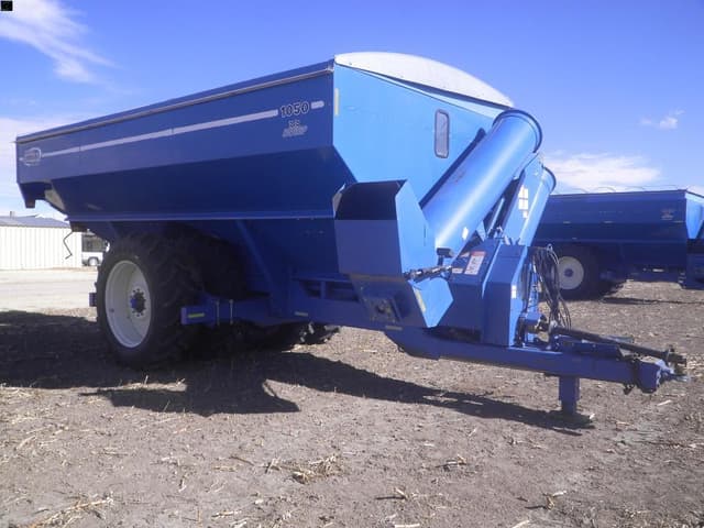 Image of Kinze 1050 equipment image 1