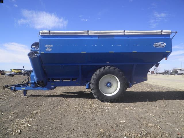 Image of Kinze 1050 equipment image 4