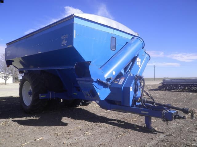 Image of Kinze 1050 equipment image 1