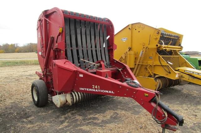 Image of International Harvester 241 equipment image 1