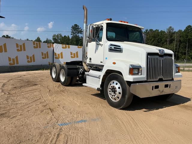Image of Western Star 4700SF equipment image 2