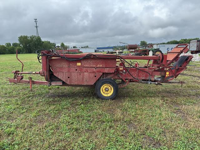 Image of New Holland Hayliner 315 equipment image 1