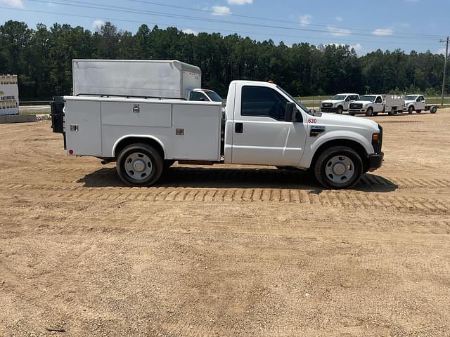 Image of Ford F-350 equipment image 3