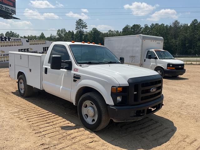 Image of Ford F-350 equipment image 2