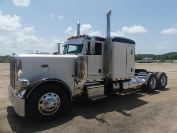 Main image Peterbilt 389
