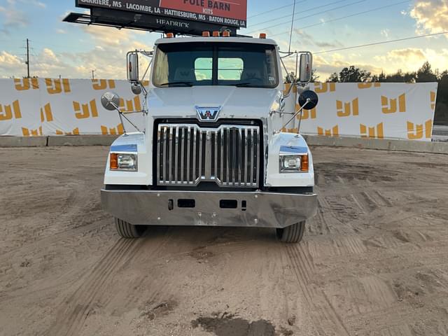 Image of Western Star 4700SF equipment image 1