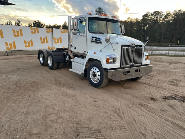 Image of Western Star 4700SF equipment image 2