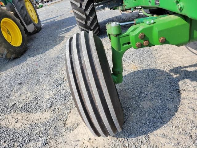 Image of John Deere 7330 equipment image 3