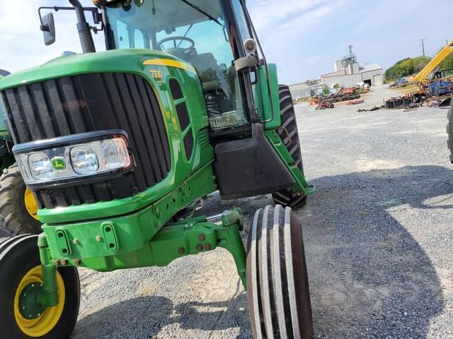 Image of John Deere 7330 equipment image 2