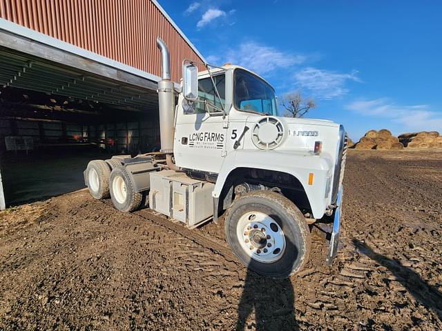 Image of Ford L9000 equipment image 3