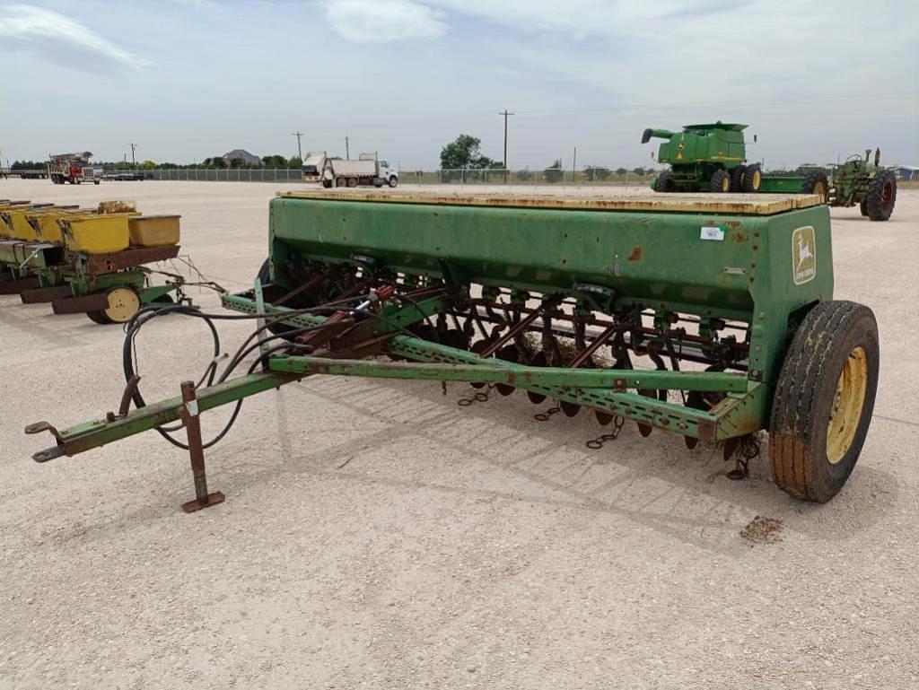 Image of John Deere 8000 Primary image