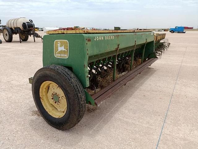 Image of John Deere 8000 equipment image 1