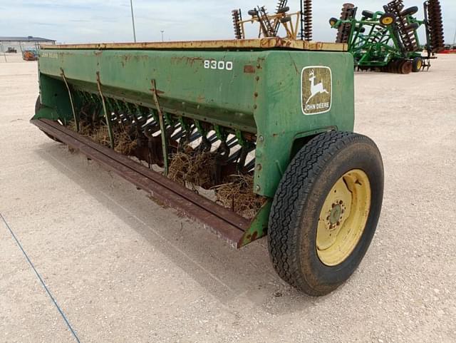 Image of John Deere 8000 equipment image 2