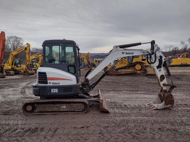 Image of Bobcat E35 equipment image 2