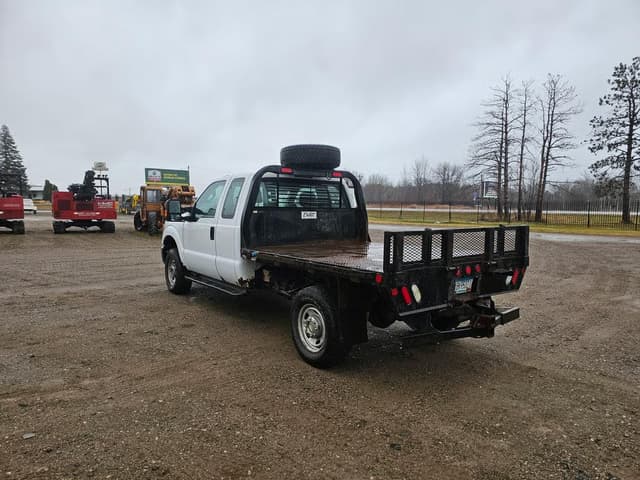 Image of Ford F-350 equipment image 2