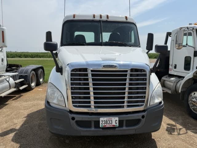 Image of Freightliner Cascadia equipment image 1