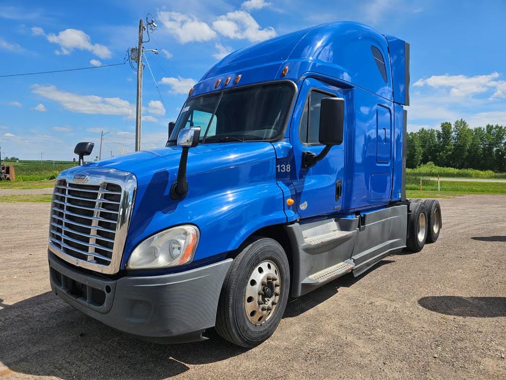 2014 Freightliner Cascadia Evolution Equipment Image0