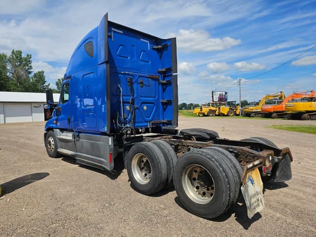 Image of Freightliner Cascadia Evolution equipment image 2