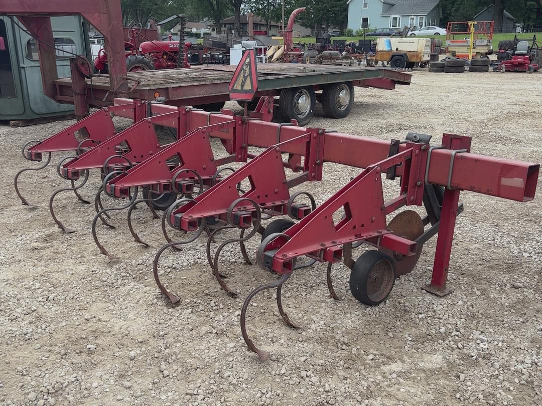 Image of International Harvester 133 Image 1