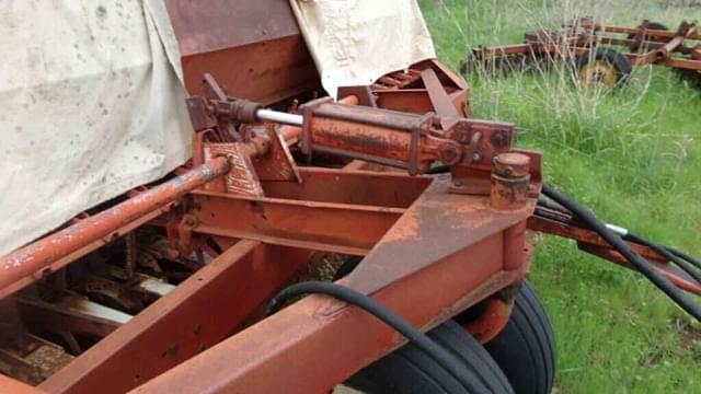 Image of International Harvester 620 equipment image 2